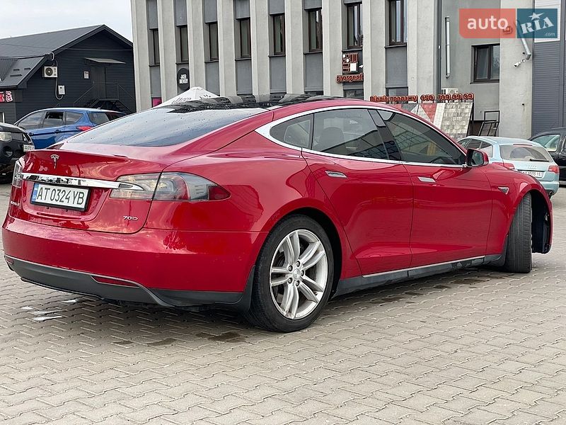 Ліфтбек Tesla Model S 2016 в Івано-Франківську