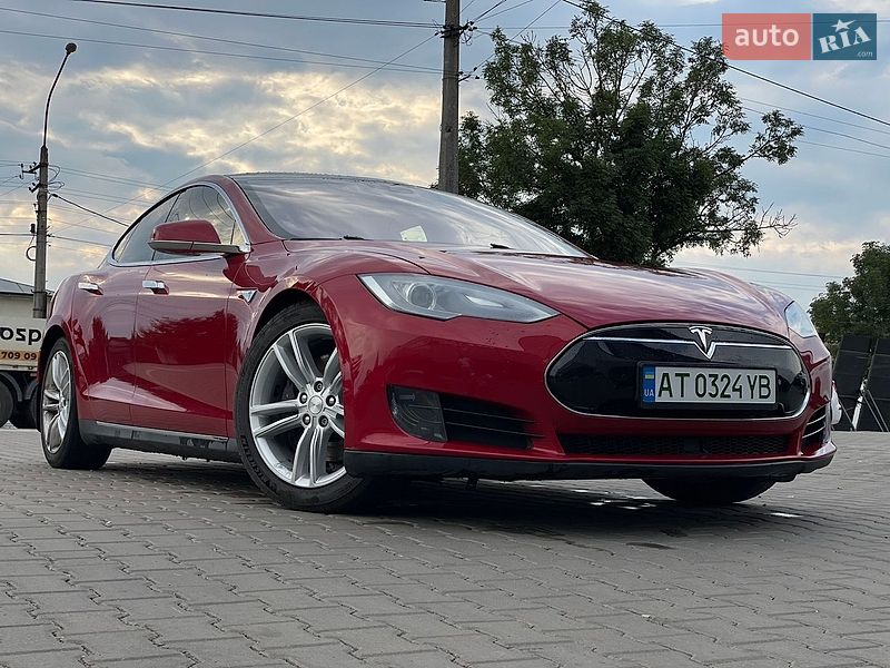 Ліфтбек Tesla Model S 2016 в Івано-Франківську