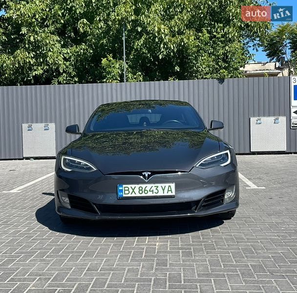 Ліфтбек Tesla Model S 2017 в Кам'янець-Подільському