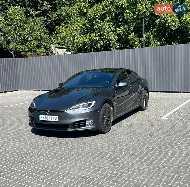 Ліфтбек Tesla Model S 2017 в Кам'янець-Подільському