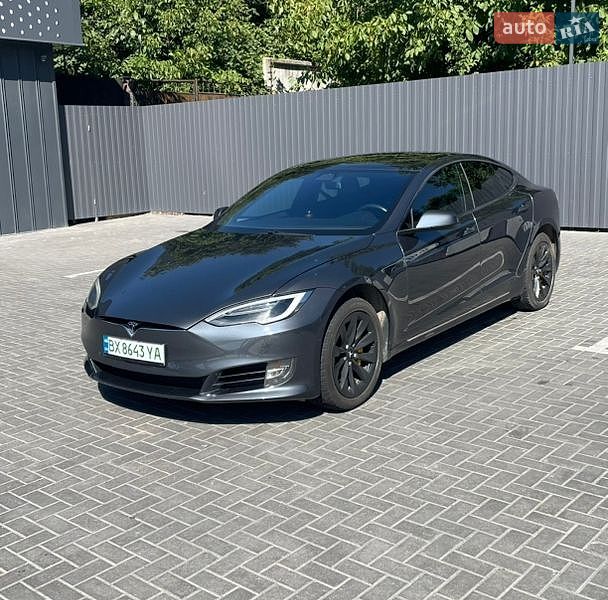 Ліфтбек Tesla Model S 2017 в Кам'янець-Подільському