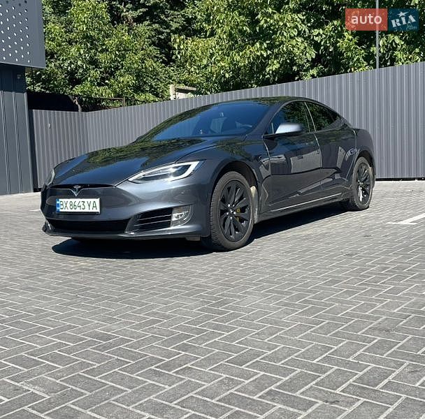 Ліфтбек Tesla Model S 2017 в Кам'янець-Подільському