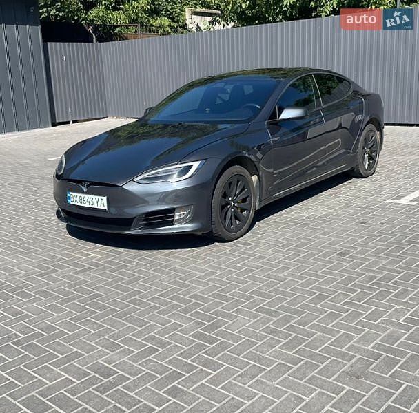 Ліфтбек Tesla Model S 2017 в Кам'янець-Подільському