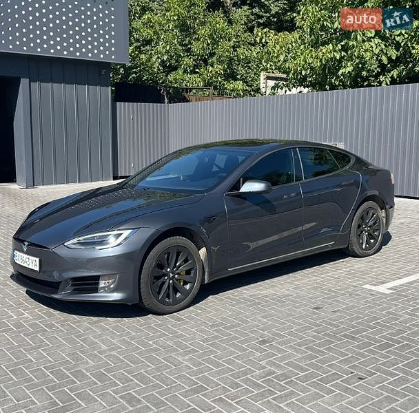 Ліфтбек Tesla Model S 2017 в Кам'янець-Подільському