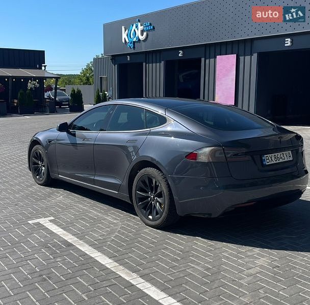 Ліфтбек Tesla Model S 2017 в Кам'янець-Подільському