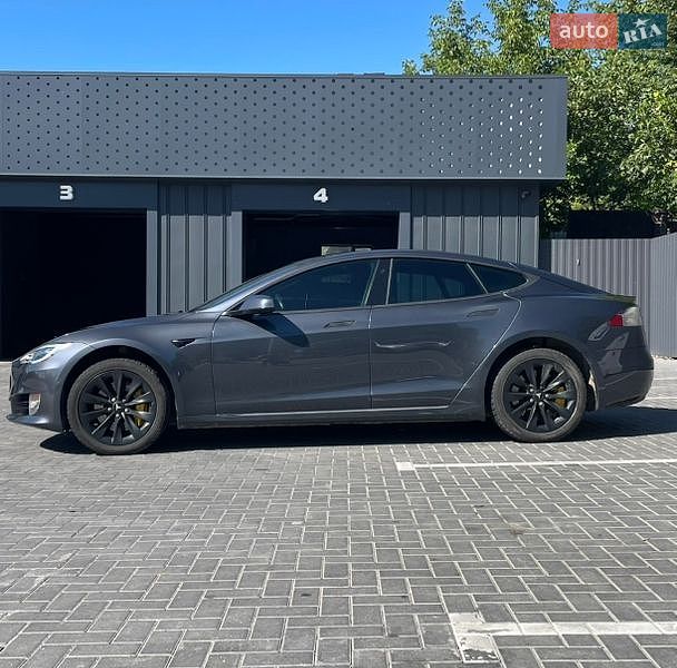 Ліфтбек Tesla Model S 2017 в Кам'янець-Подільському