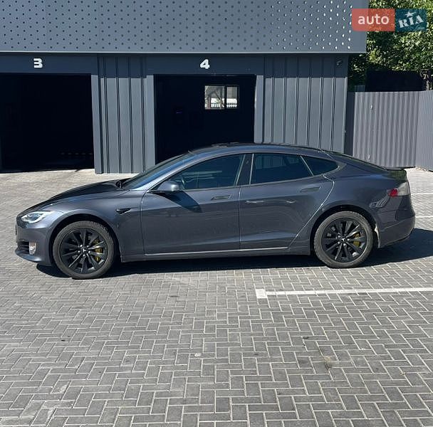 Ліфтбек Tesla Model S 2017 в Кам'янець-Подільському