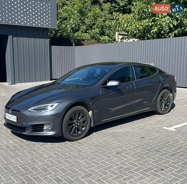 Ліфтбек Tesla Model S 2017 в Кам'янець-Подільському