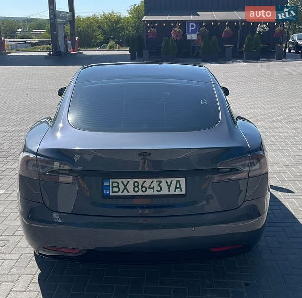 Лифтбек Tesla Model S 2017 в Каменец-Подольском