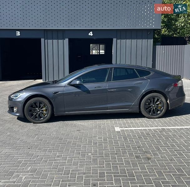 Ліфтбек Tesla Model S 2017 в Кам'янець-Подільському