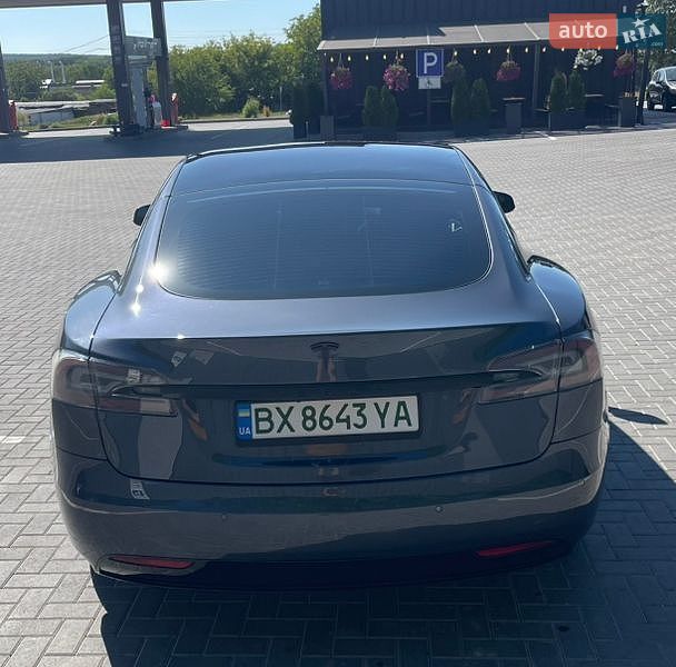 Ліфтбек Tesla Model S 2017 в Кам'янець-Подільському