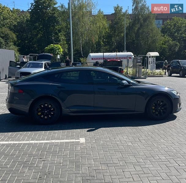 Лифтбек Tesla Model S 2017 в Каменец-Подольском