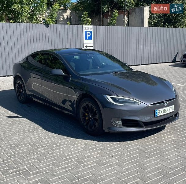 Ліфтбек Tesla Model S 2017 в Кам'янець-Подільському