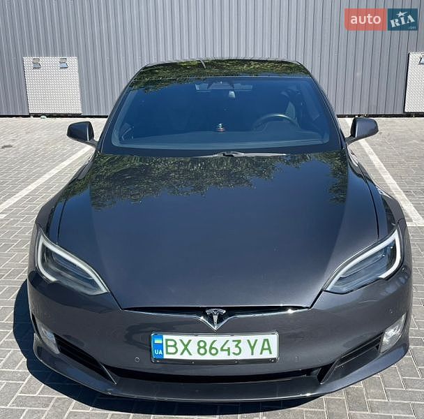 Ліфтбек Tesla Model S 2017 в Кам'янець-Подільському