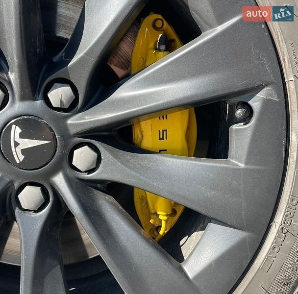 Лифтбек Tesla Model S 2017 в Каменец-Подольском