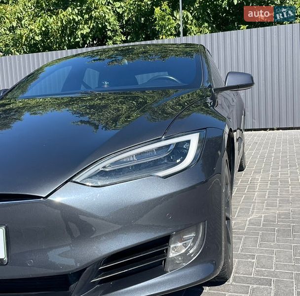 Ліфтбек Tesla Model S 2017 в Кам'янець-Подільському