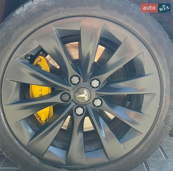 Ліфтбек Tesla Model S 2017 в Кам'янець-Подільському