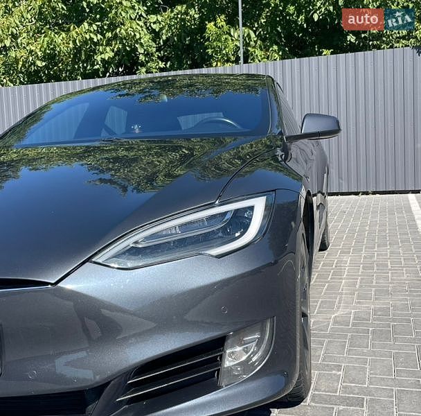 Лифтбек Tesla Model S 2017 в Каменец-Подольском