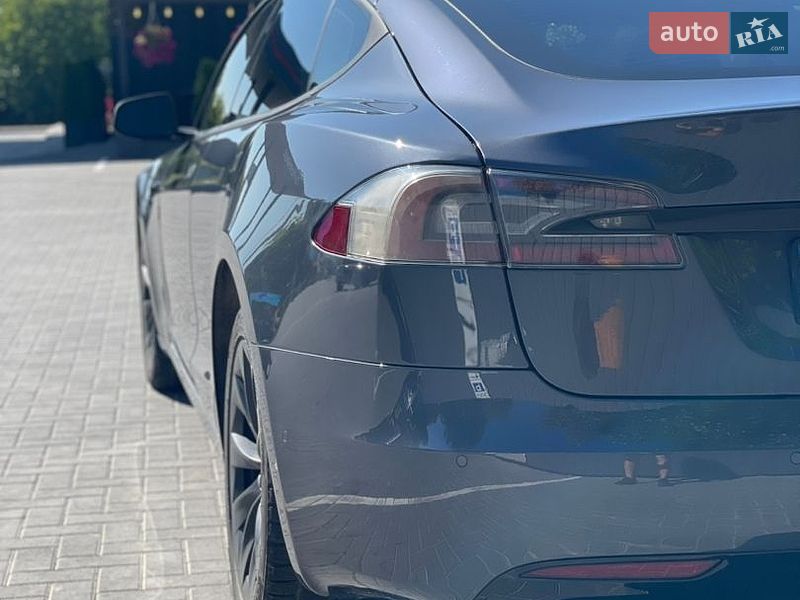 Ліфтбек Tesla Model S 2017 в Кам'янець-Подільському