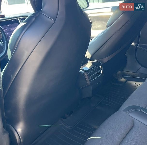 Лифтбек Tesla Model S 2017 в Каменец-Подольском