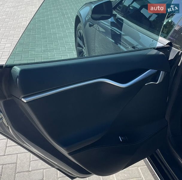 Ліфтбек Tesla Model S 2017 в Кам'янець-Подільському