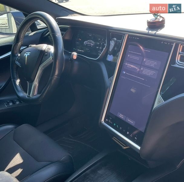 Ліфтбек Tesla Model S 2017 в Кам'янець-Подільському