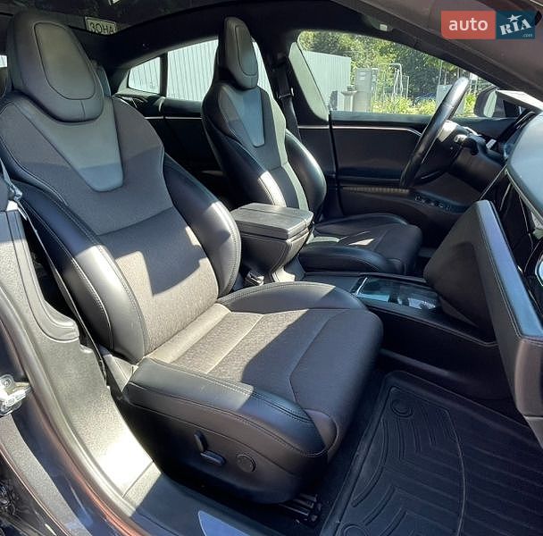 Ліфтбек Tesla Model S 2017 в Кам'янець-Подільському