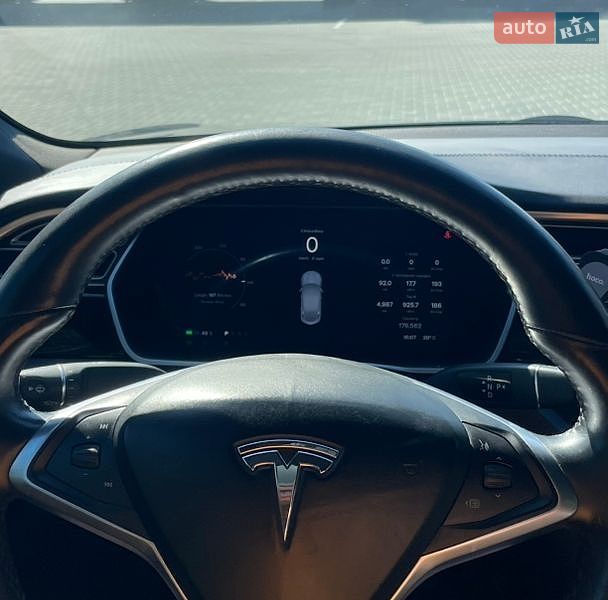 Ліфтбек Tesla Model S 2017 в Кам'янець-Подільському
