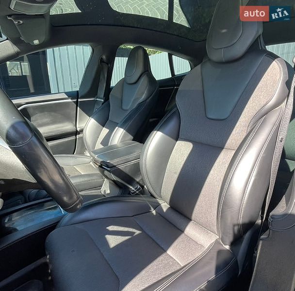 Ліфтбек Tesla Model S 2017 в Кам'янець-Подільському