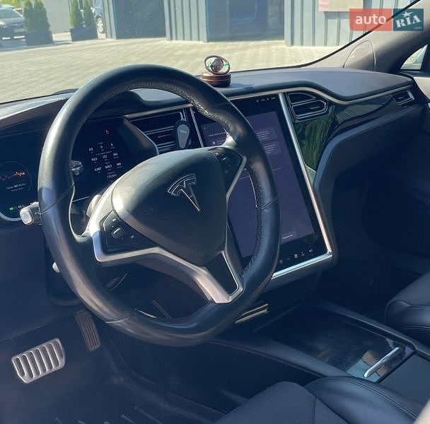 Лифтбек Tesla Model S 2017 в Каменец-Подольском