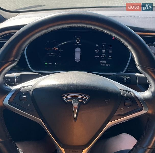 Ліфтбек Tesla Model S 2017 в Кам'янець-Подільському