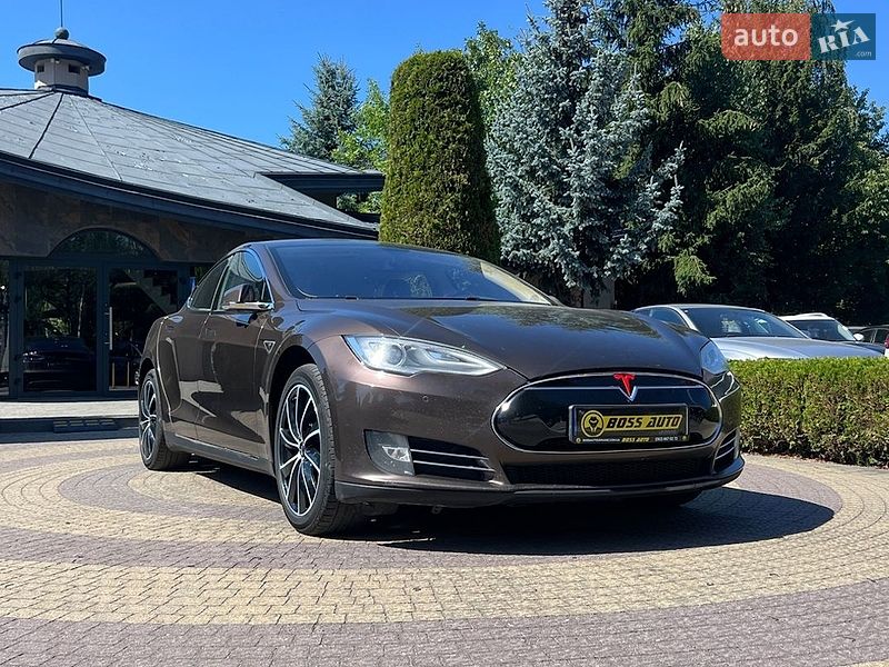 Tesla Model S 2014