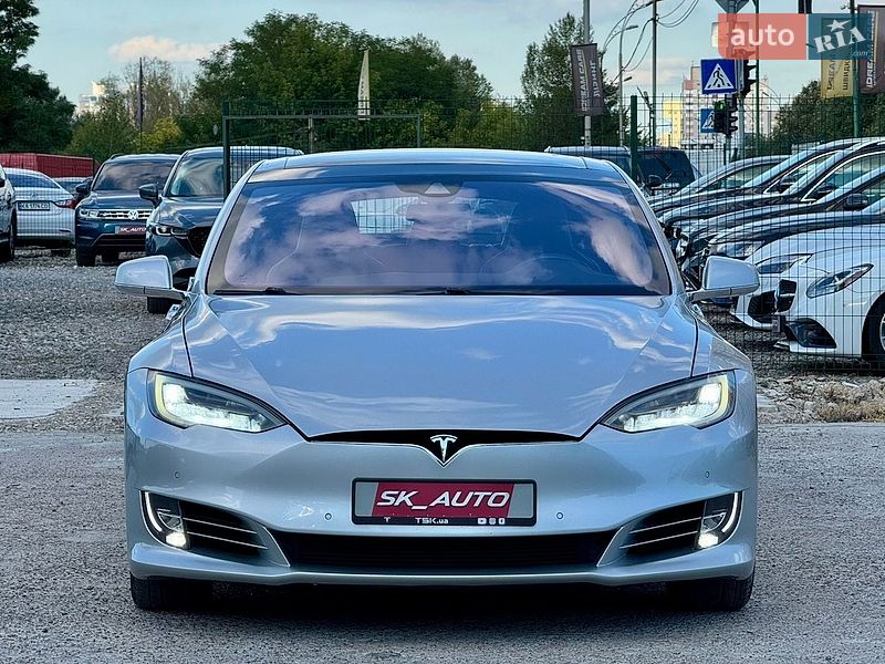 Лифтбек Tesla Model S 2016 в Киеве