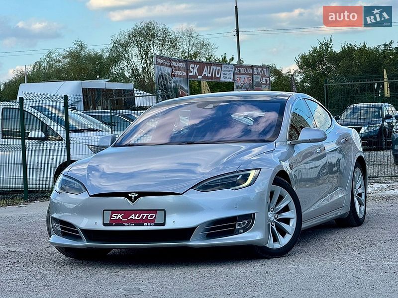 Лифтбек Tesla Model S 2016 в Киеве