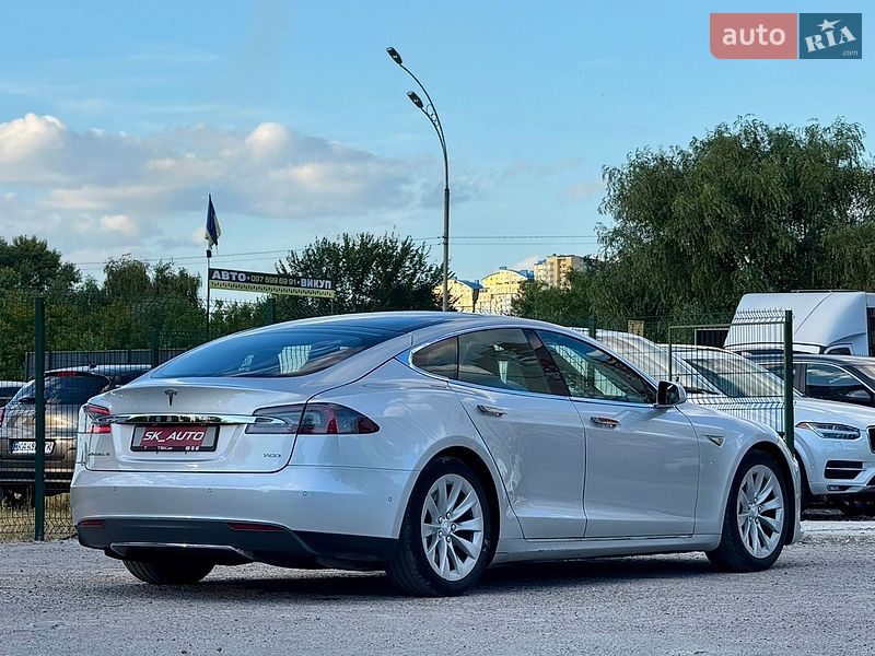Лифтбек Tesla Model S 2016 в Киеве