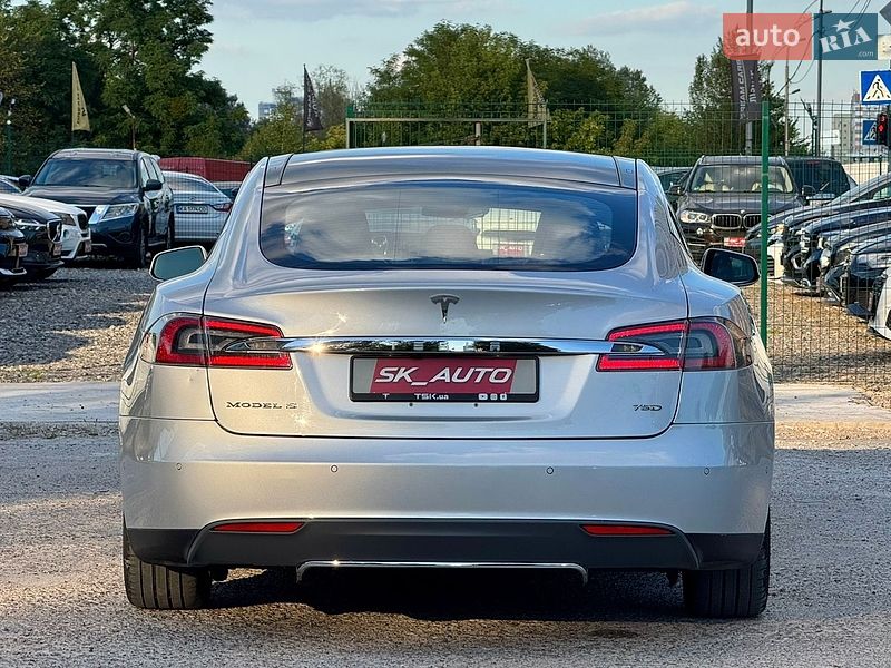 Лифтбек Tesla Model S 2016 в Киеве