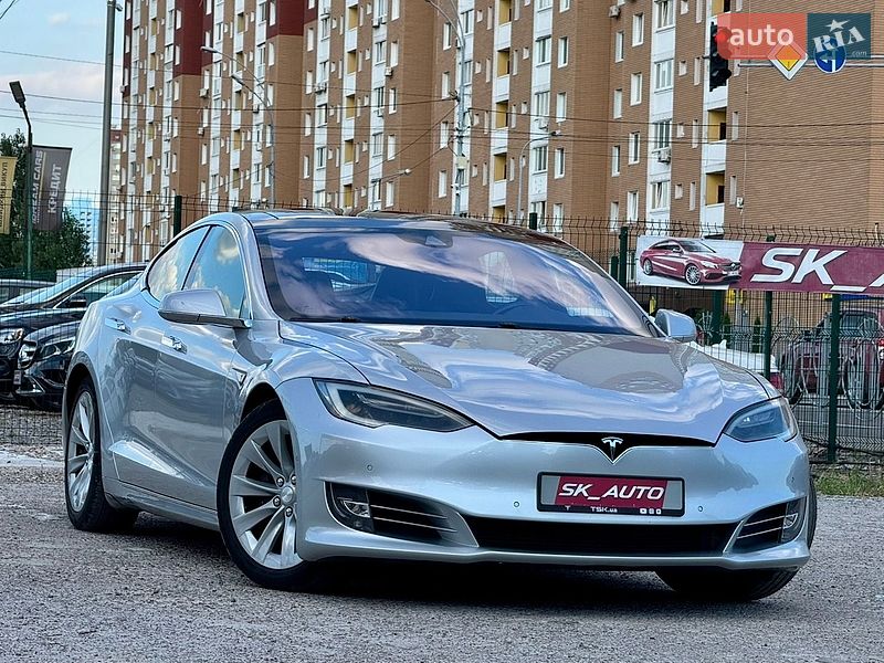 Лифтбек Tesla Model S 2016 в Киеве
