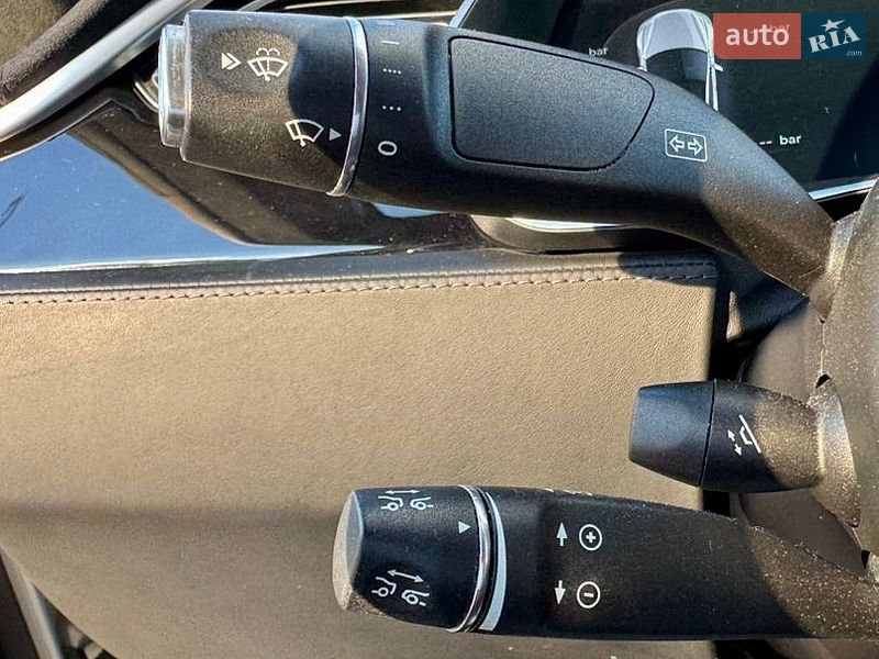 Лифтбек Tesla Model S 2016 в Киеве