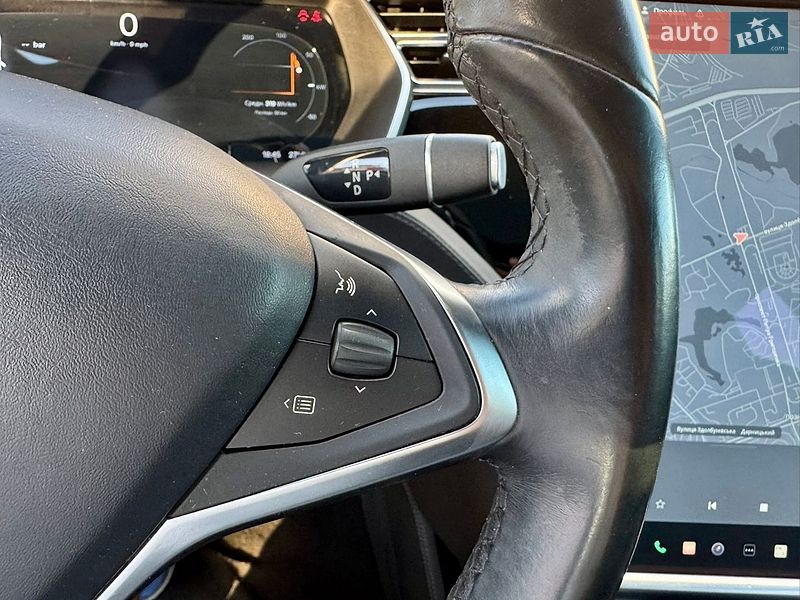 Лифтбек Tesla Model S 2016 в Киеве