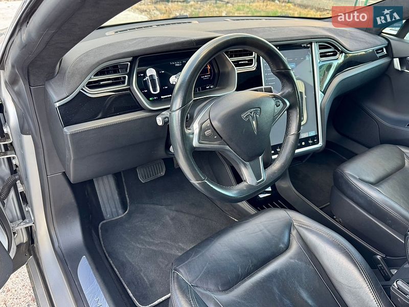 Лифтбек Tesla Model S 2016 в Киеве