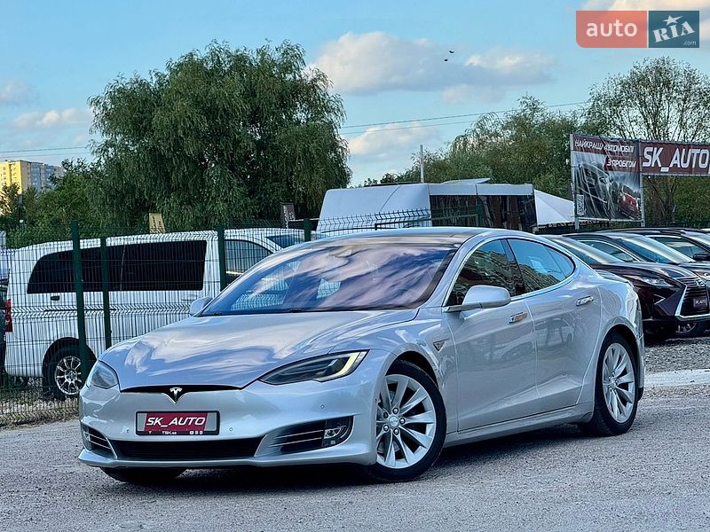 Лифтбек Tesla Model S 2016 в Киеве