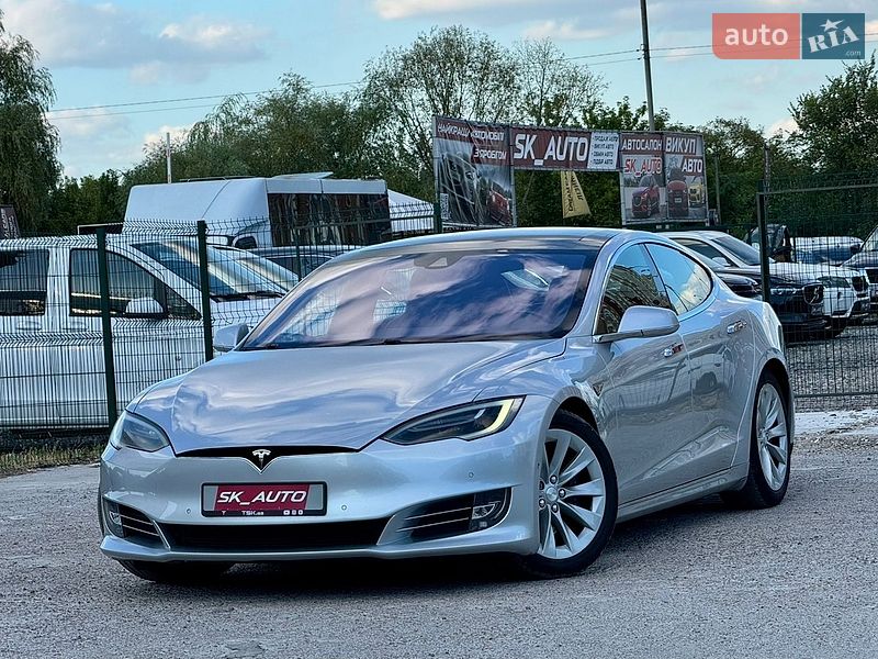 Лифтбек Tesla Model S 2016 в Киеве