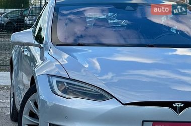 Лифтбек Tesla Model S 2016 в Киеве