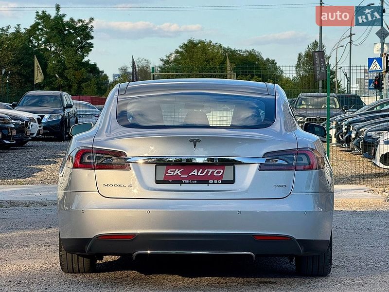 Лифтбек Tesla Model S 2016 в Киеве