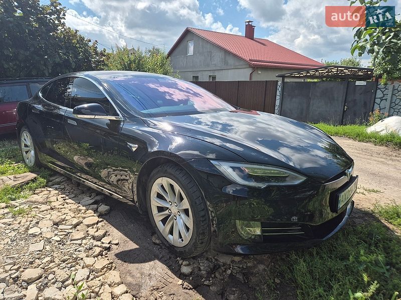 Ліфтбек Tesla Model S 2017 в Харкові