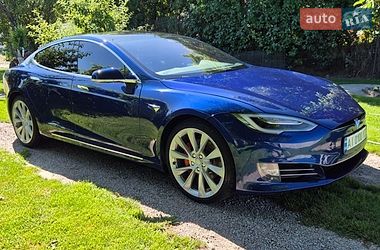 Лифтбек Tesla Model S 2020 в Березане