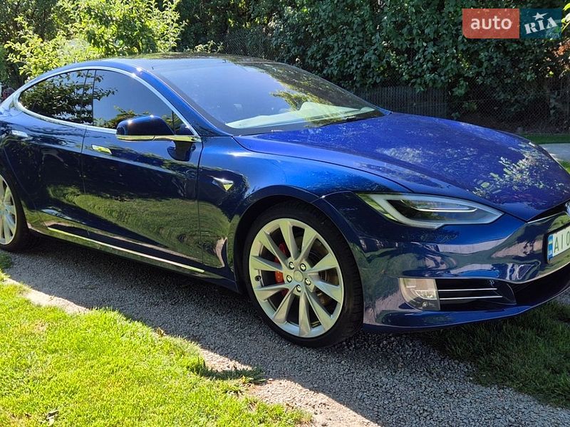 Лифтбек Tesla Model S 2020 в Березане