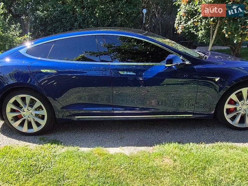 Tesla Model S 2020