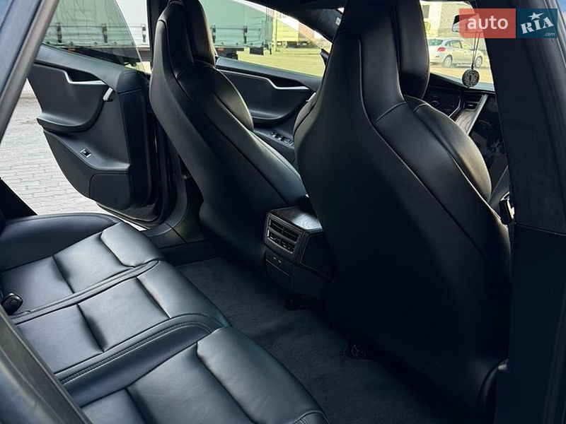 Лифтбек Tesla Model S 2019 в Стрые