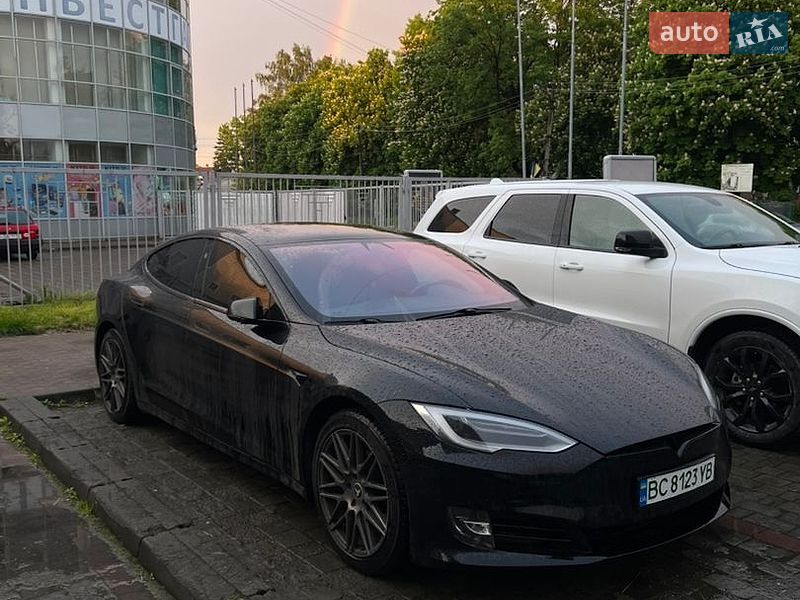 Лифтбек Tesla Model S 2019 в Стрые